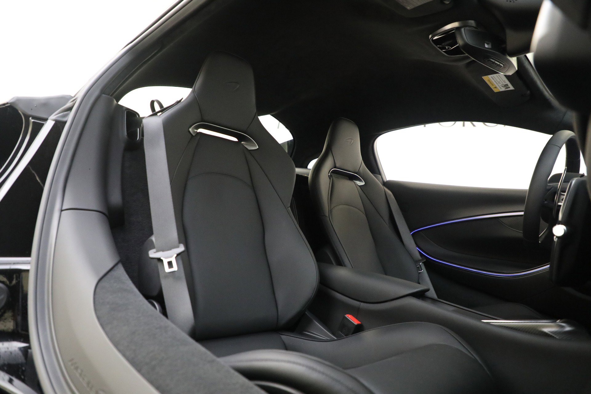 Used 2025 McLaren Artura image 21