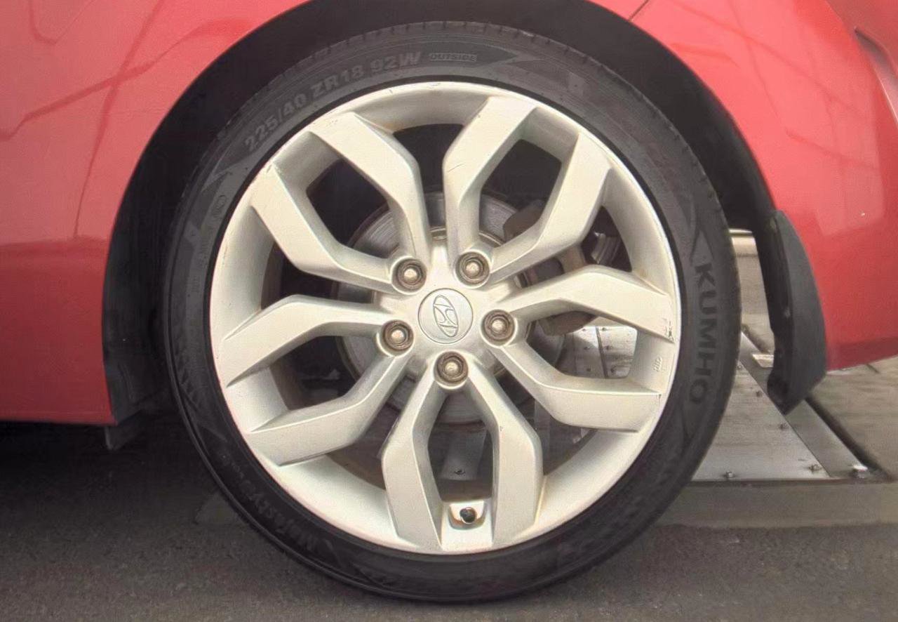 Used 2013 Hyundai Veloster W/ RED INTERIOR 2DR HATCHBACK w/ Style Pkg image 9