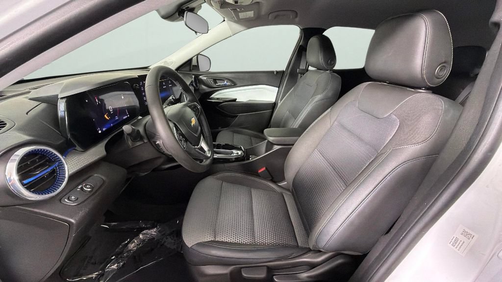 Certified 2025 Chevrolet Trax LT w/ Driver Confidence Package FWD image 17