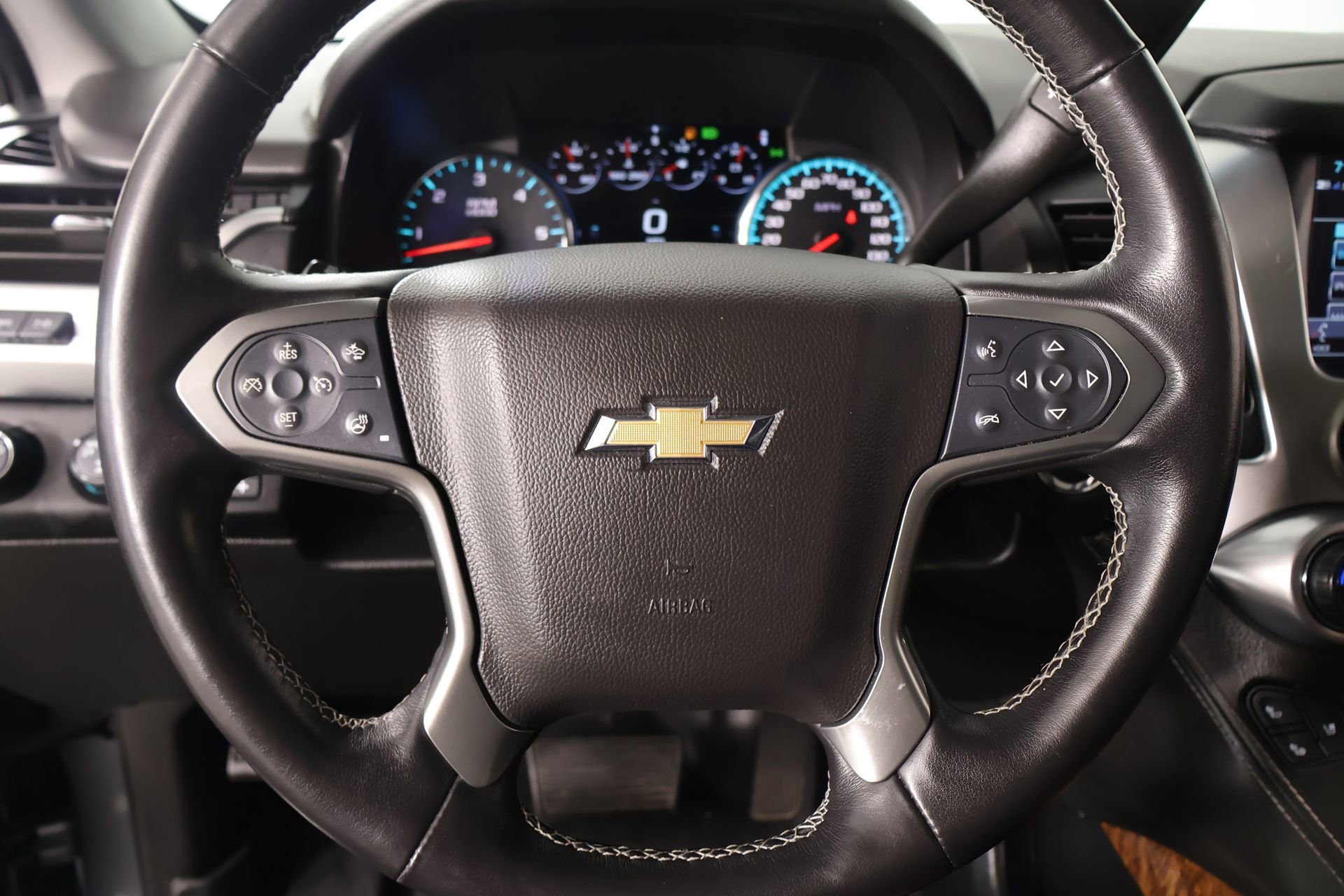 Used 2019 Chevrolet Suburban Premier w/ Premier Plus Edition image 3