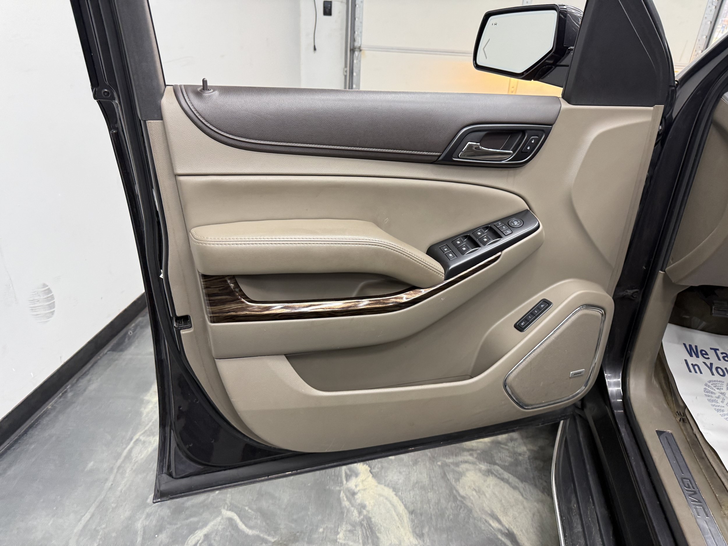 Used 2017 GMC Yukon SLT AWD/4WD image 12