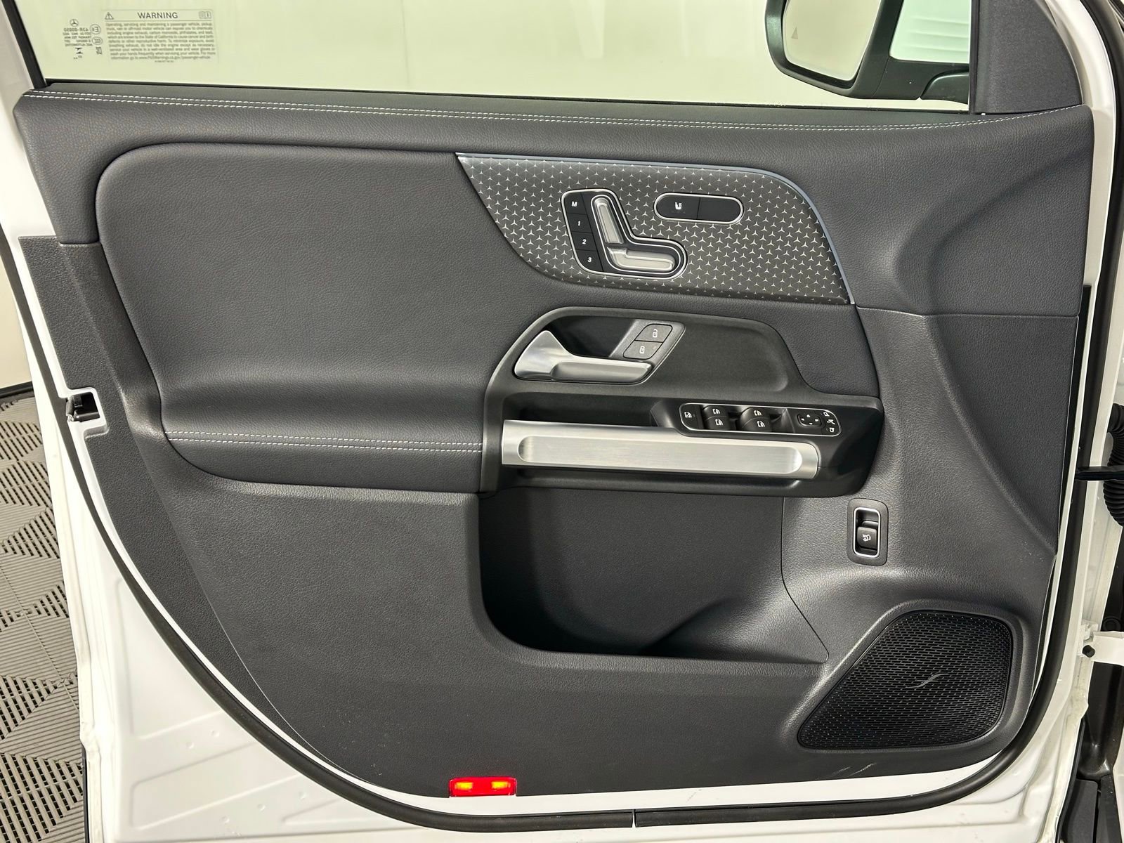 Used 2024 Mercedes-Benz EQB 300 4MATIC image 43