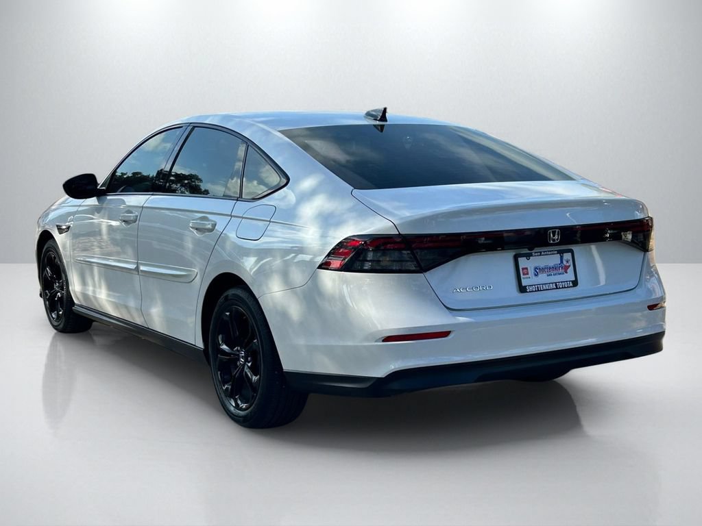 Used 2025 Honda Accord SE image 7
