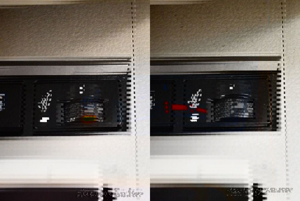 Used 2013 Lexus ES 300h image 50