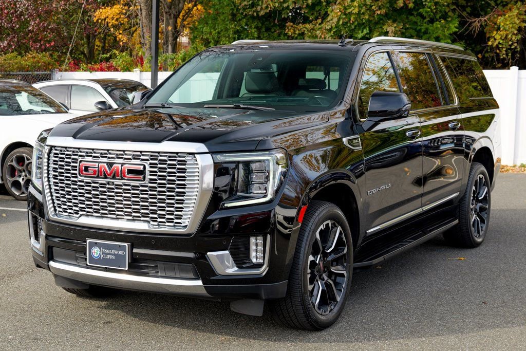 Used 2022 GMC Yukon XL Denali image 3