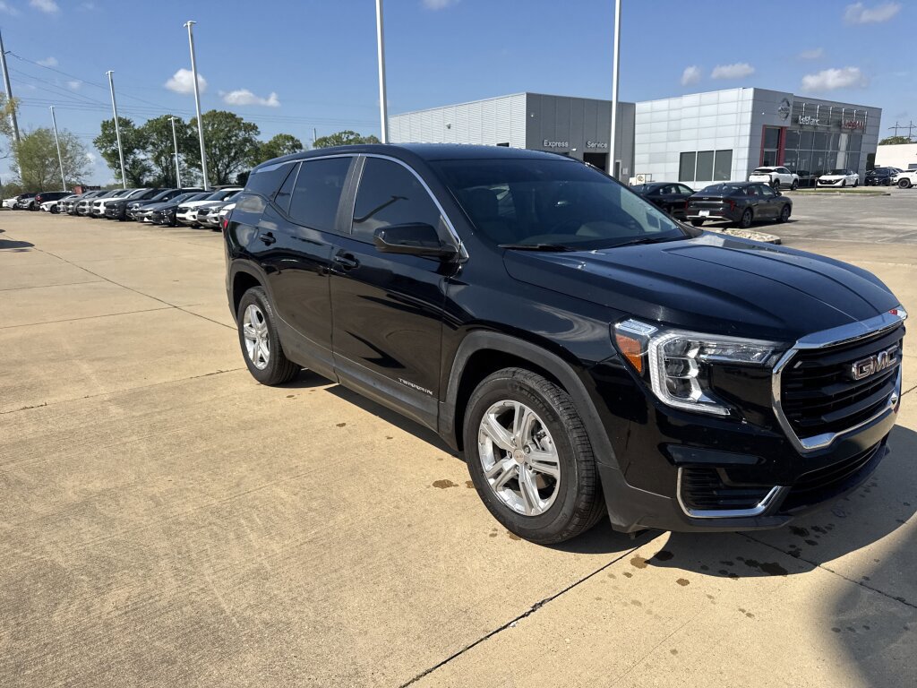 Used 2024 GMC Terrain SLE w/ LPO, Floor Liner Package image 8