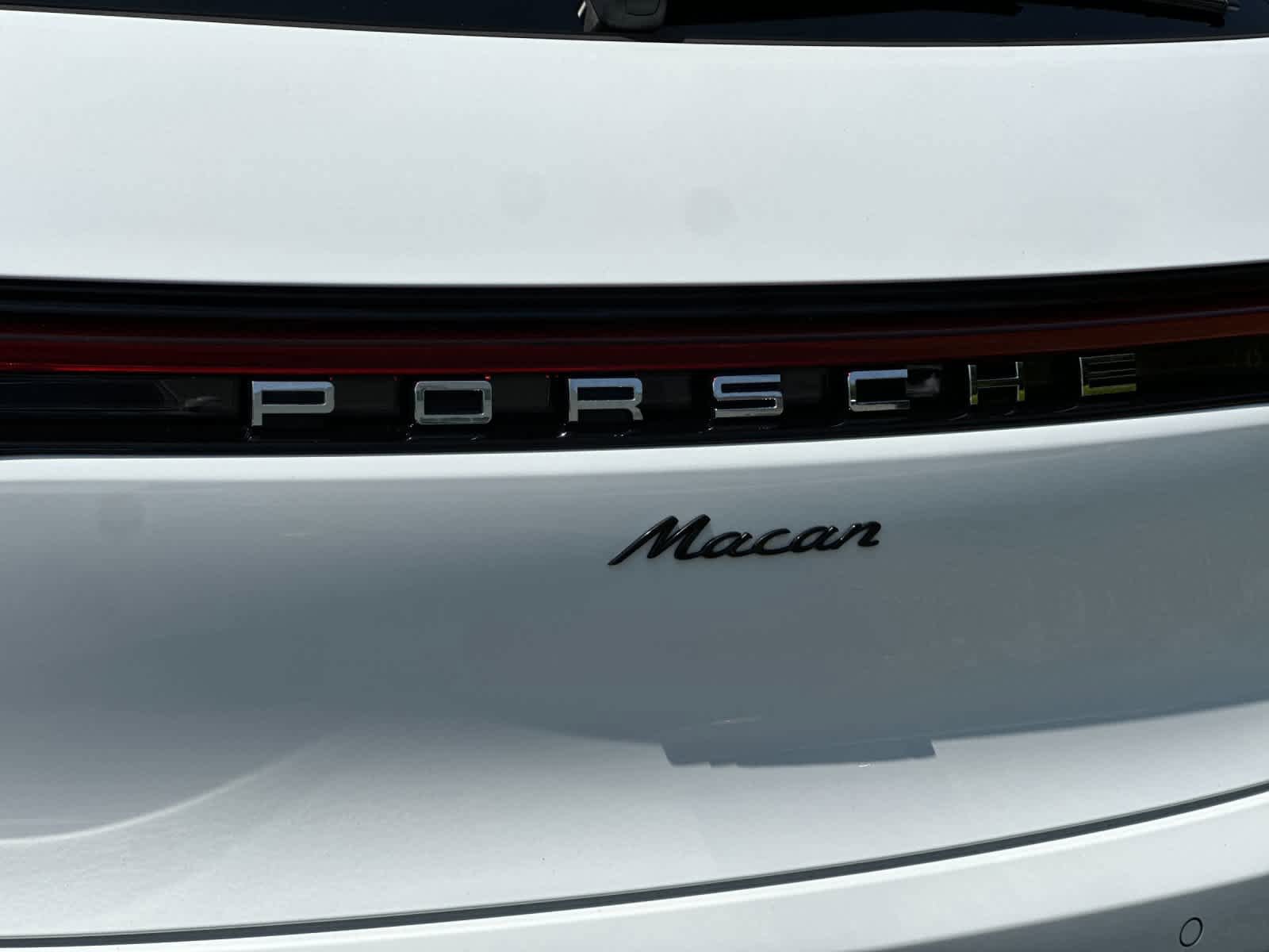 Certified 2026 Porsche Macan AWD/4WD image 32