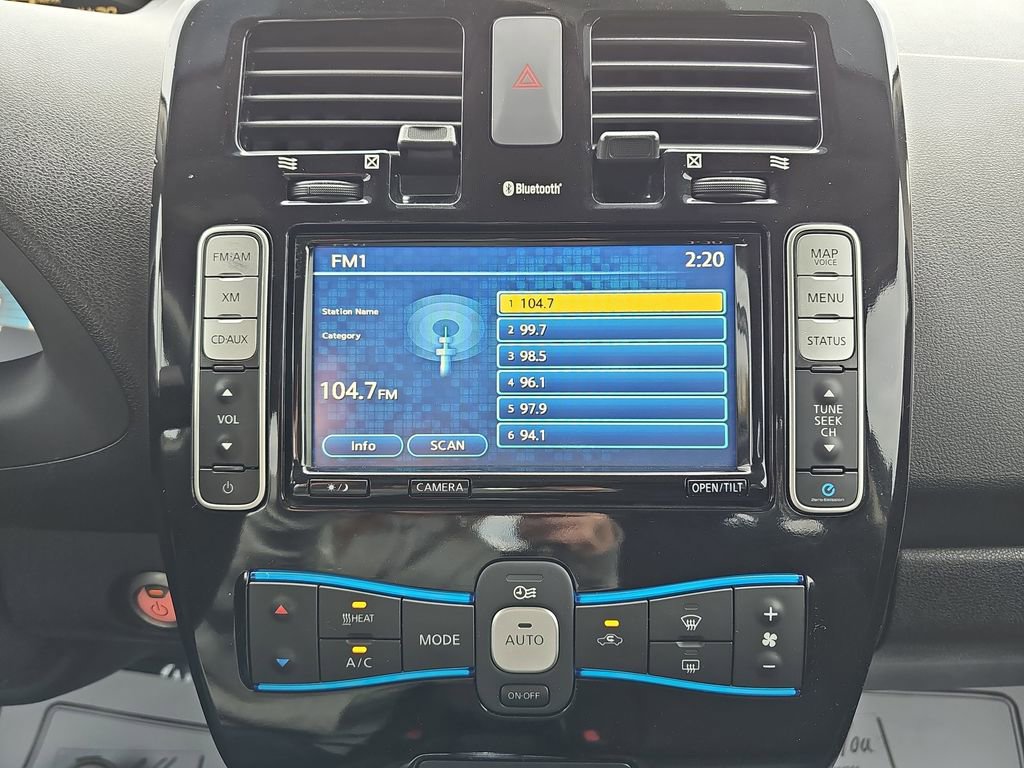 Used 2014 Nissan Leaf SV w/ LED & Quick Charge Package image 23