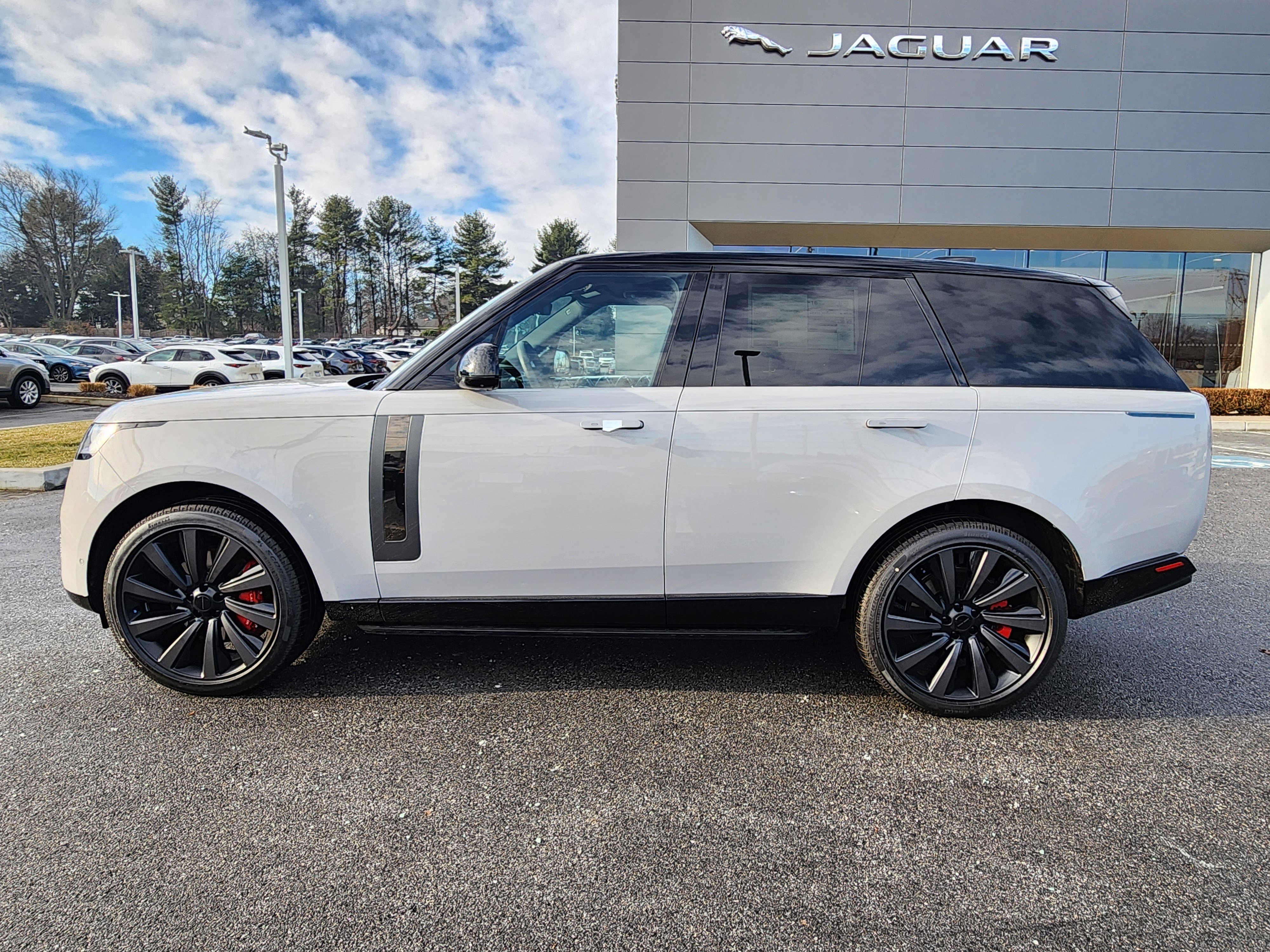 New 2026 Land Rover Range Rover SV image 5