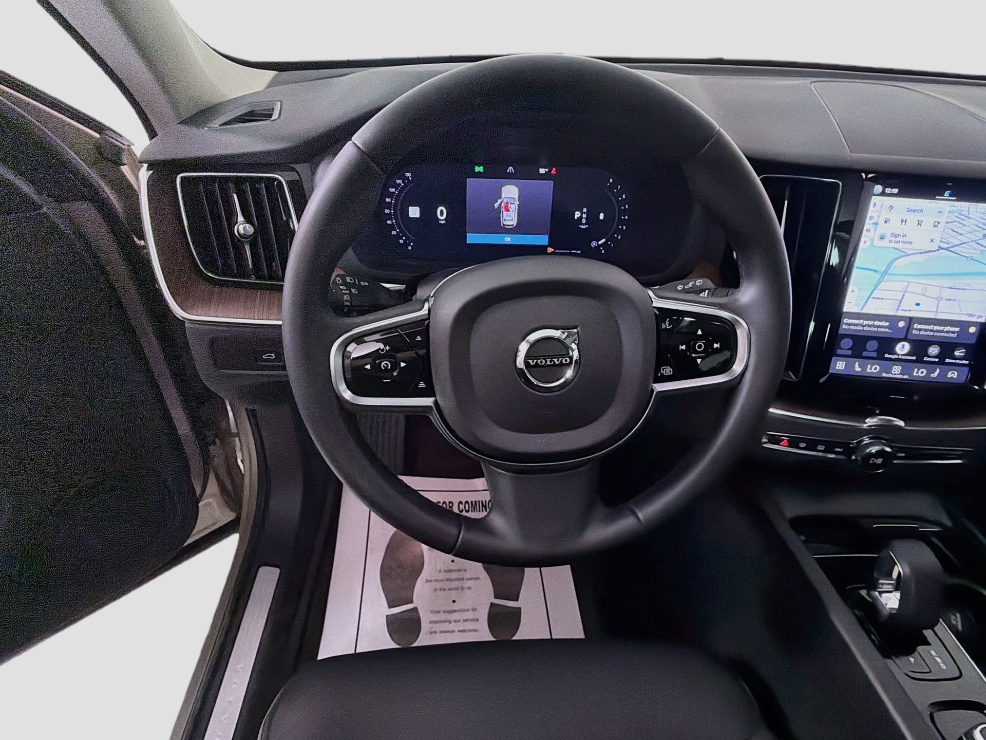 Certified 2024 Volvo XC60 B5 Plus AWD/4WD image 11