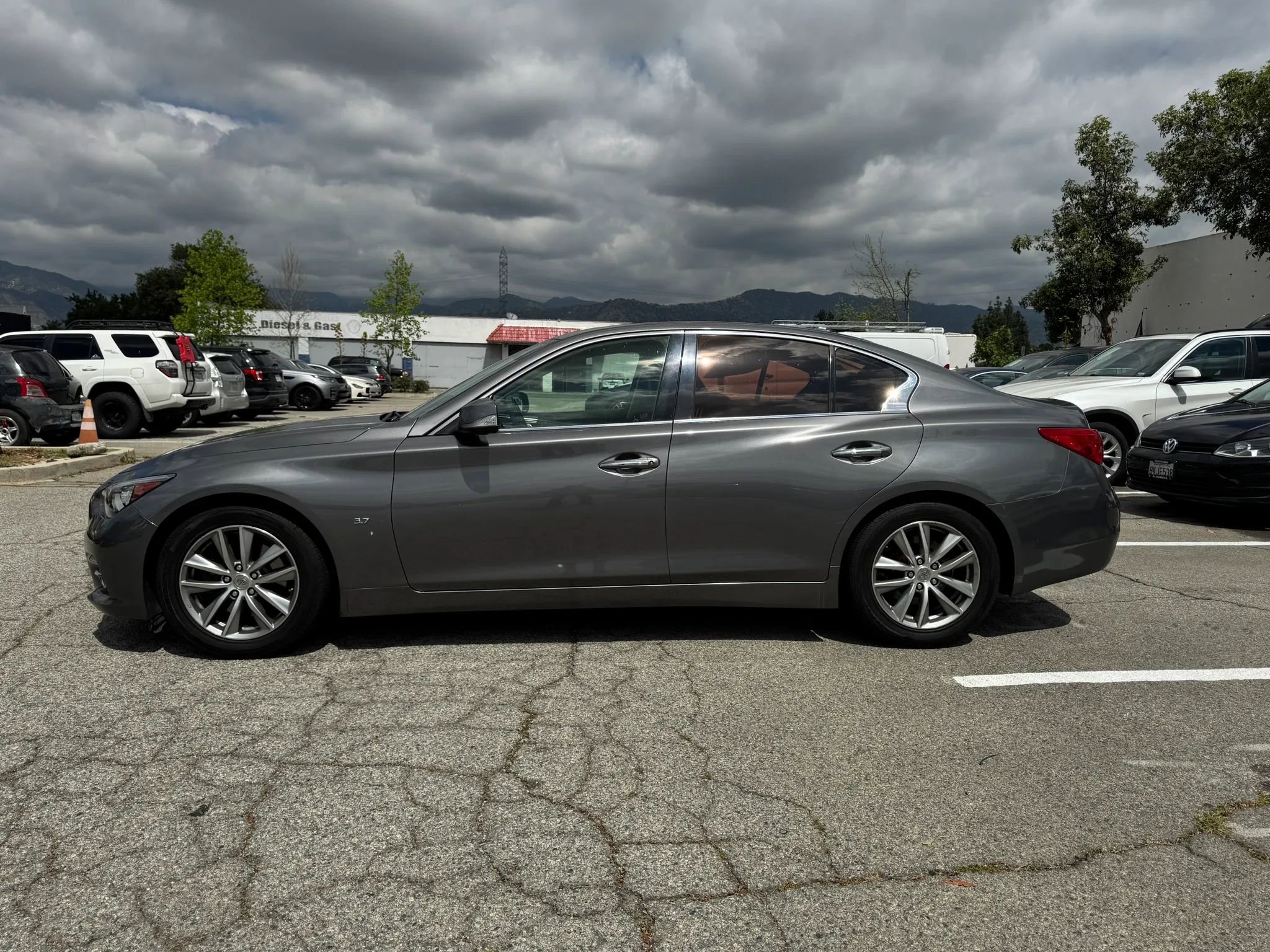 Used 2015 INFINITI Q50 Premium w/ Spare Tire Package image 4