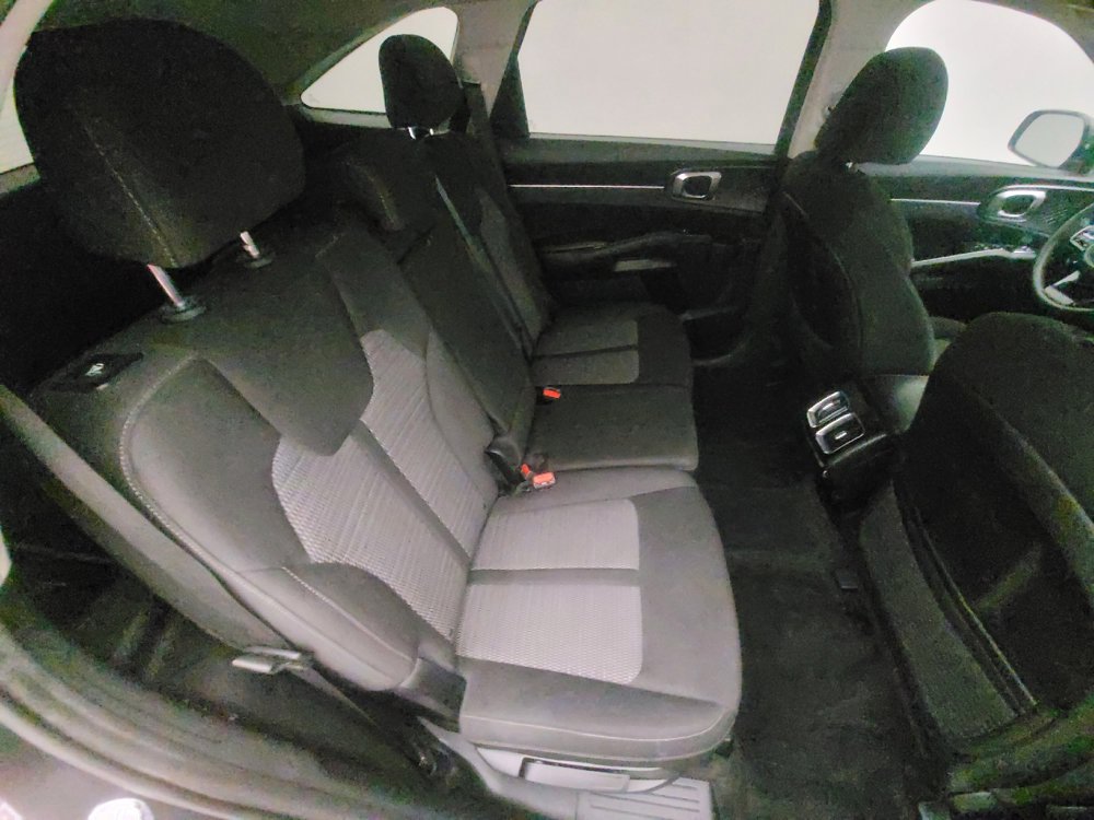 Used 2021 Kia Sorento LX image 19