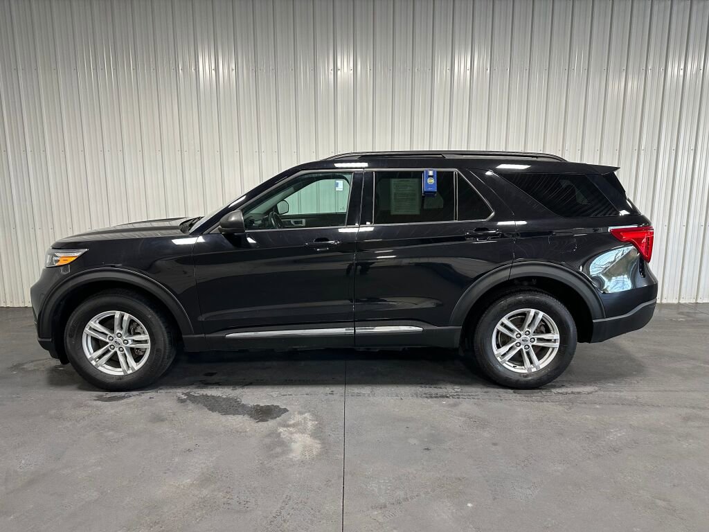 Used 2023 Ford Explorer XLT image 4