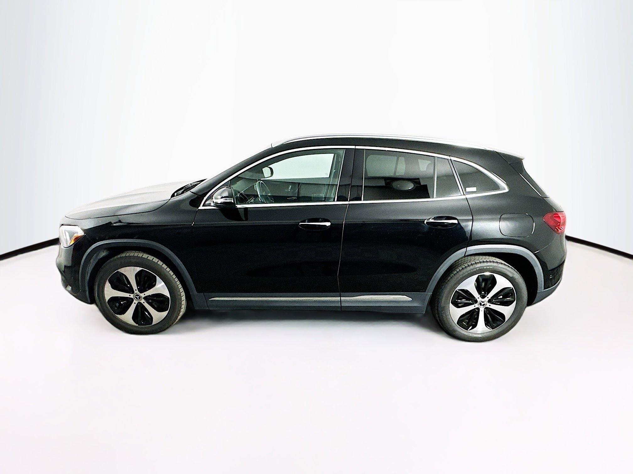 Used 2025 Mercedes-Benz GLA 250 4MATIC image 4
