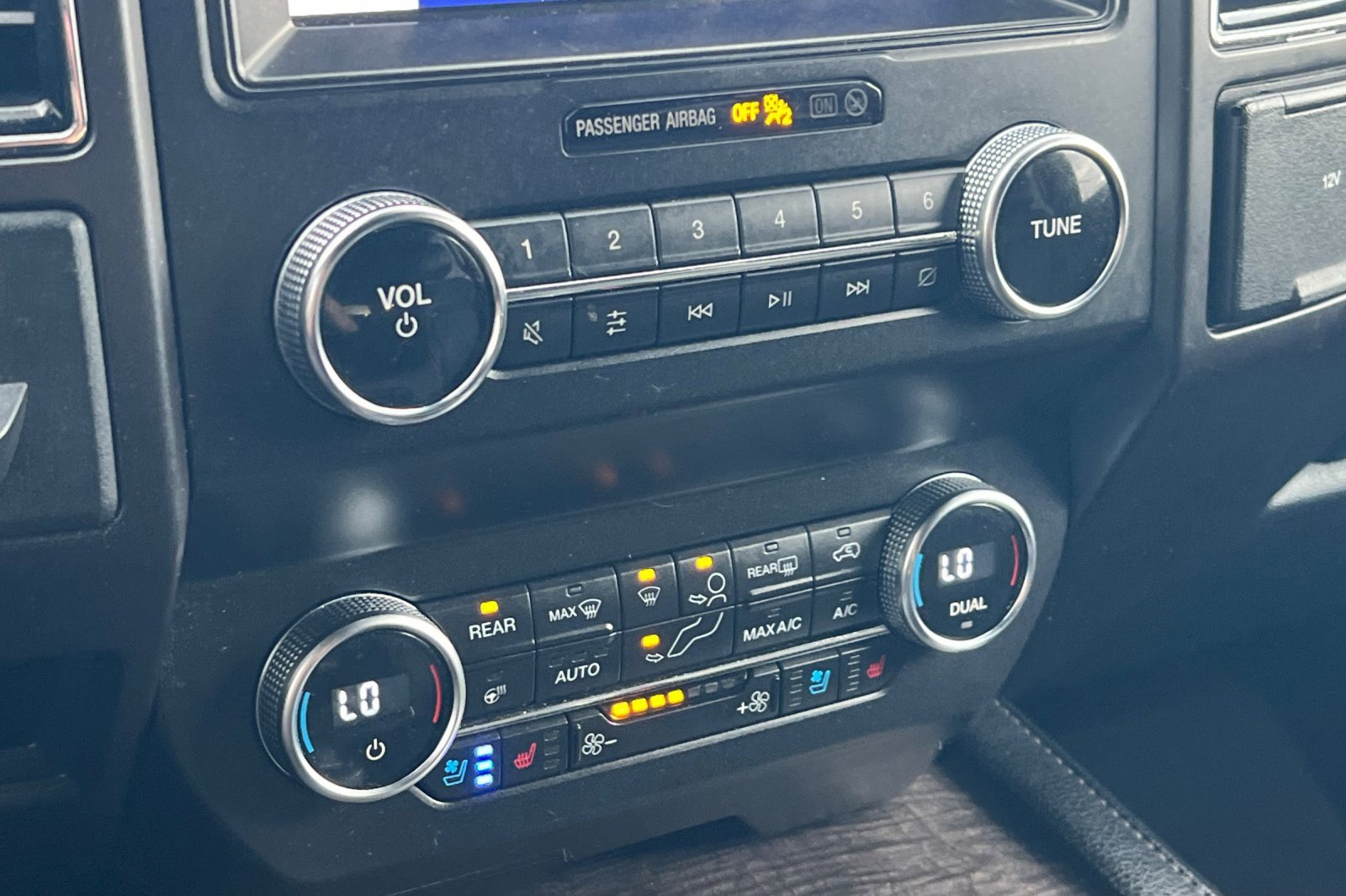 Used 2020 Ford Expedition Max Limited image 19