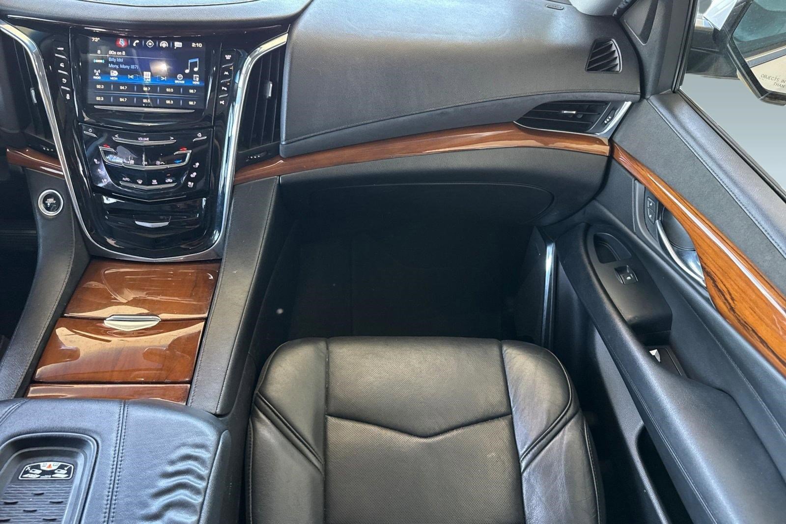 Used 2017 Cadillac Escalade Premium Luxury image 33