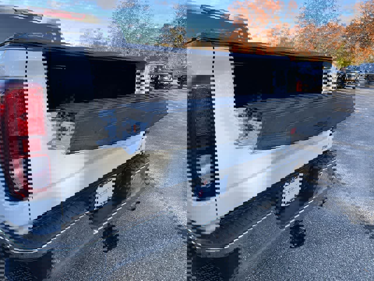 Used 2022 GMC Sierra 2500 SLE w/ SLE Value Package; image 18