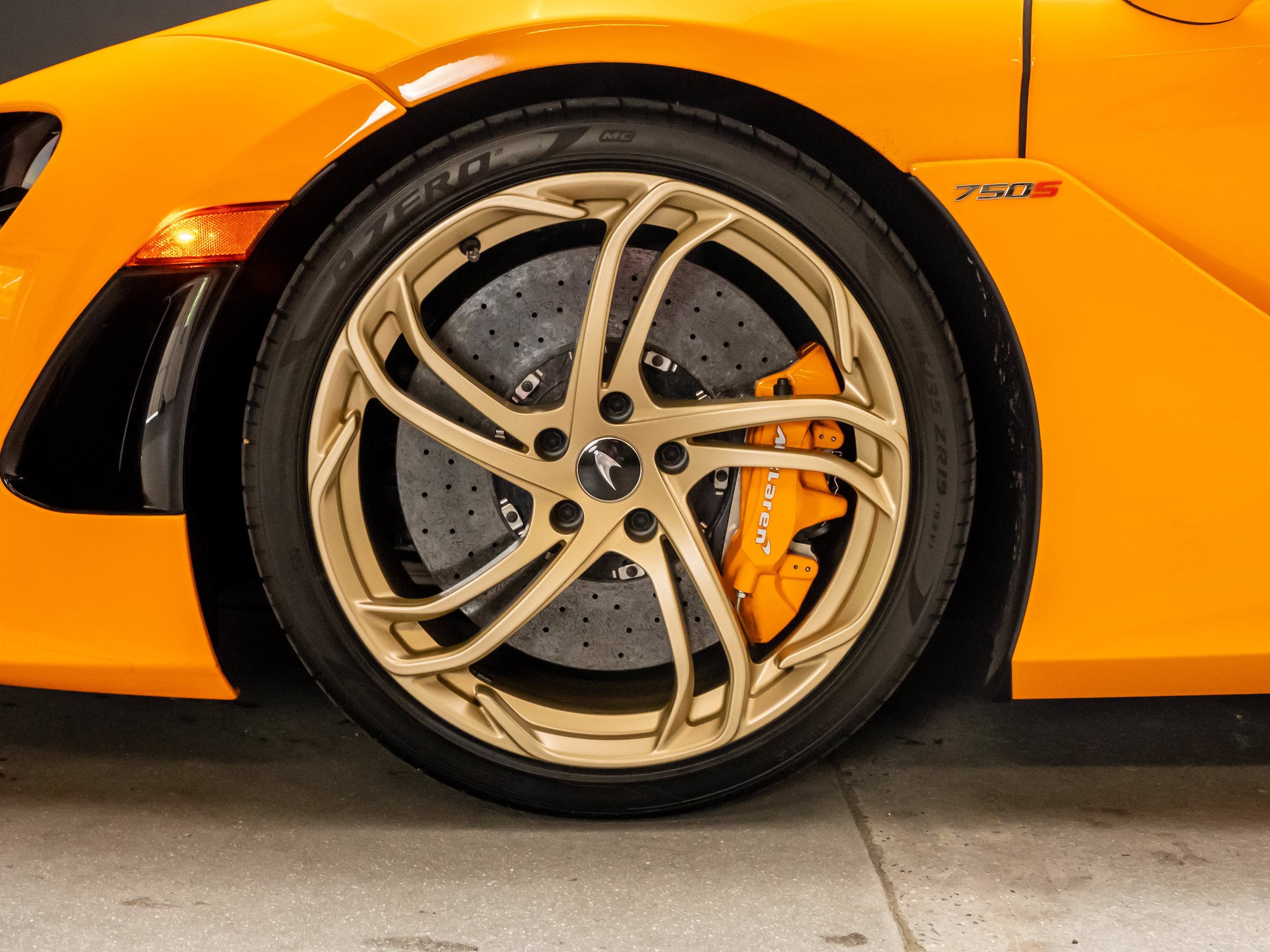 Used 2025 McLaren 750S Spider RWD image 18