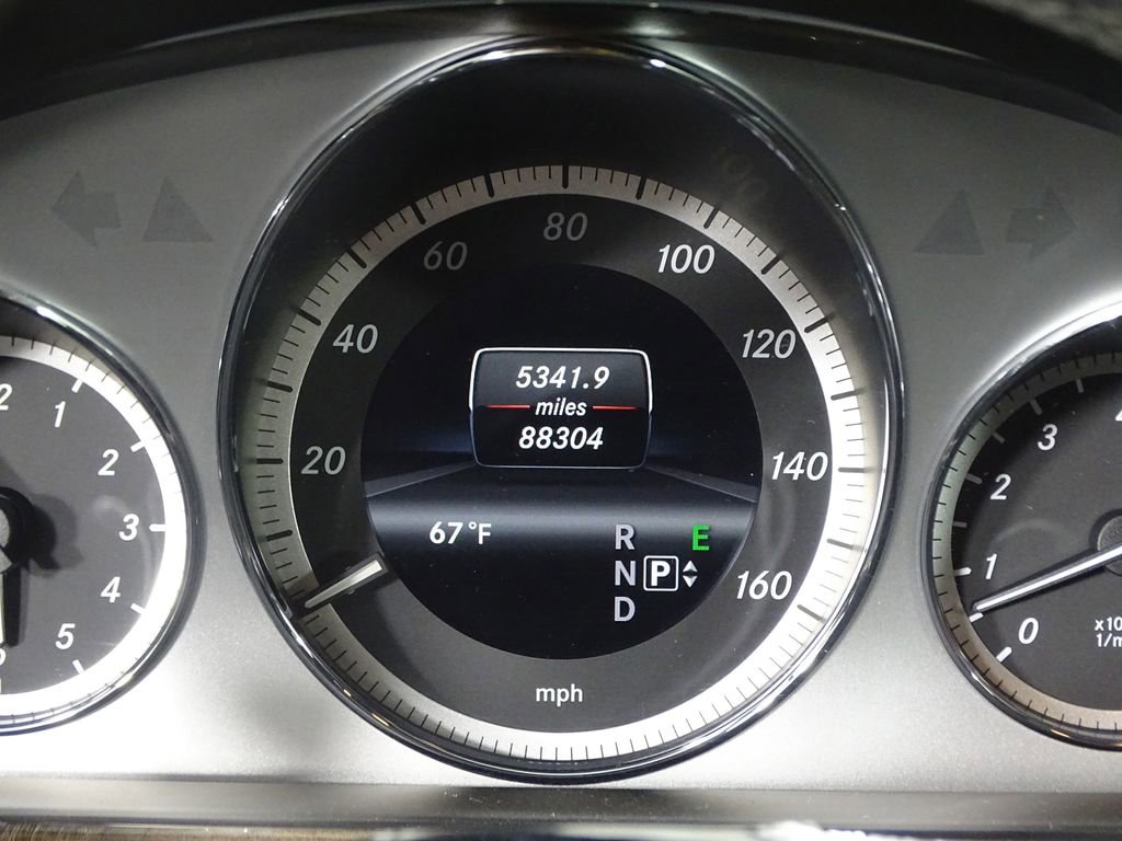 Used 2013 Mercedes-Benz E 350 4MATIC Sedan image 31