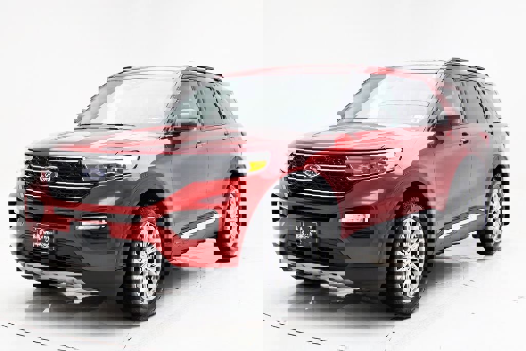 Used 2021 Ford Explorer XLT w/ Equipment Group 202A image 2