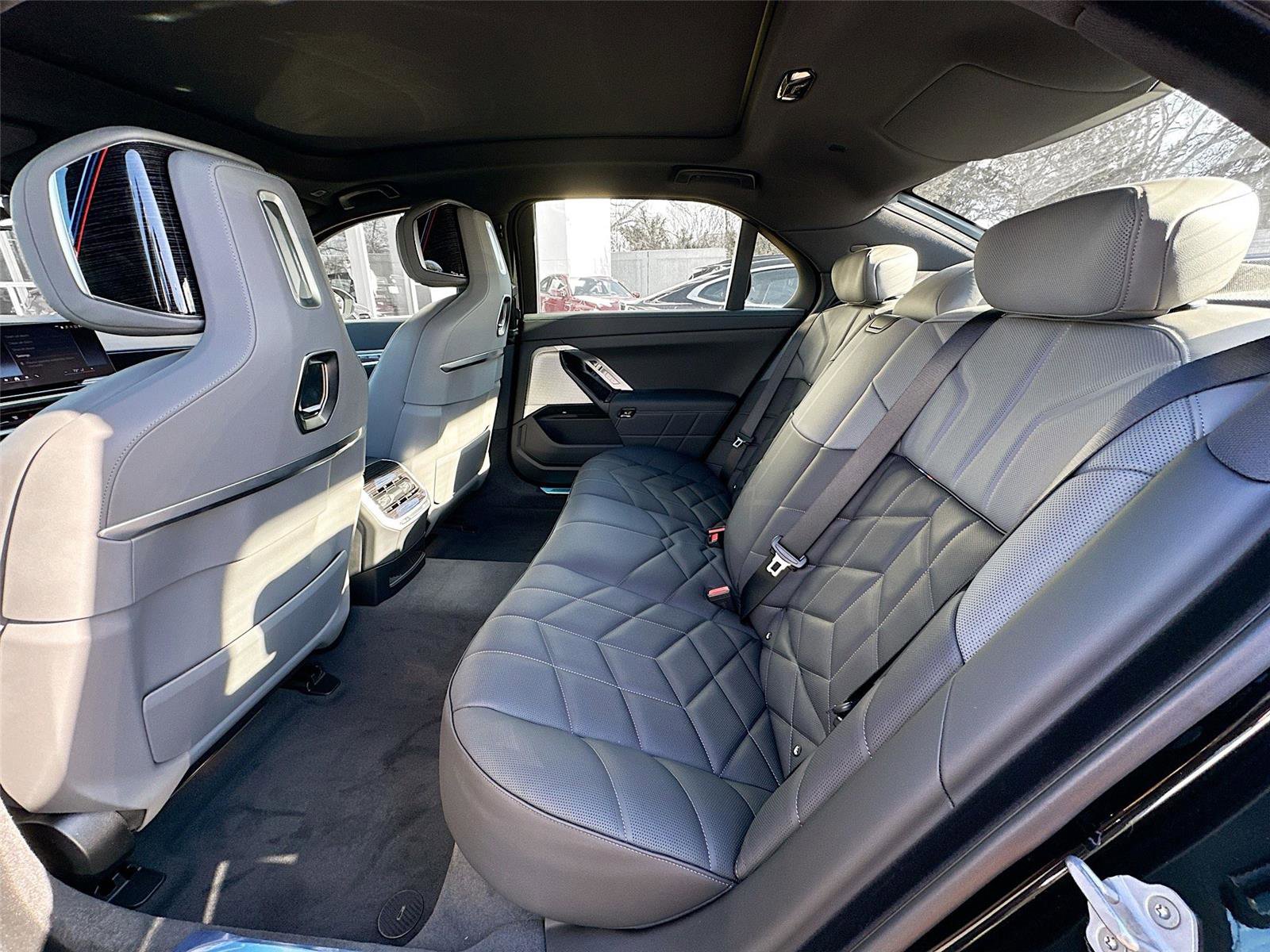 New 2026 BMW 760i xDrive w/ Executive Package image 22