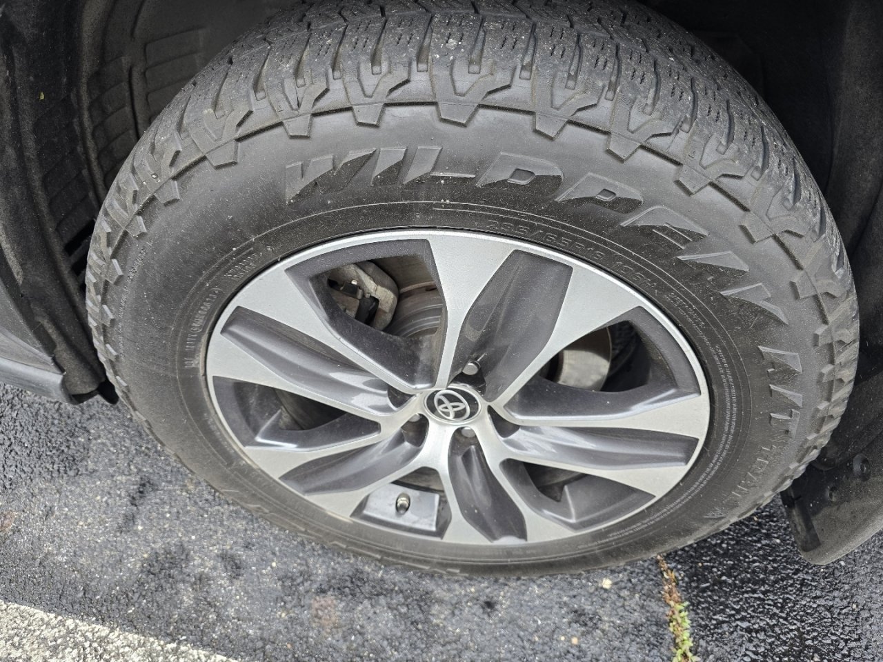 Certified 2021 Toyota Highlander XLE AWD/4WD image 19