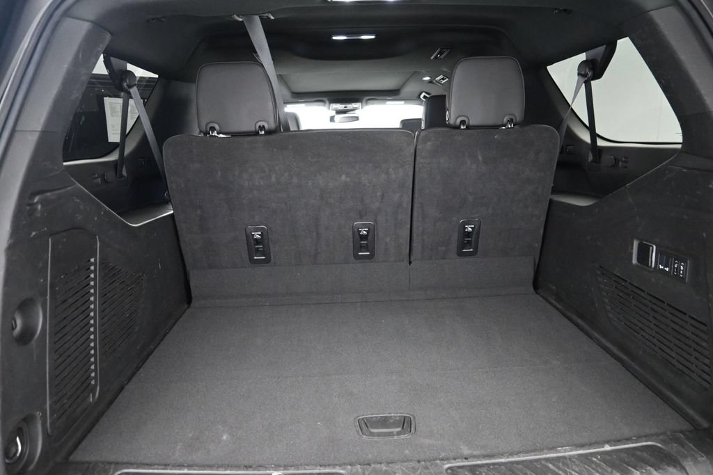 Used 2024 Chevrolet Suburban LT w/ LT Signature Plus Package RWD image 15