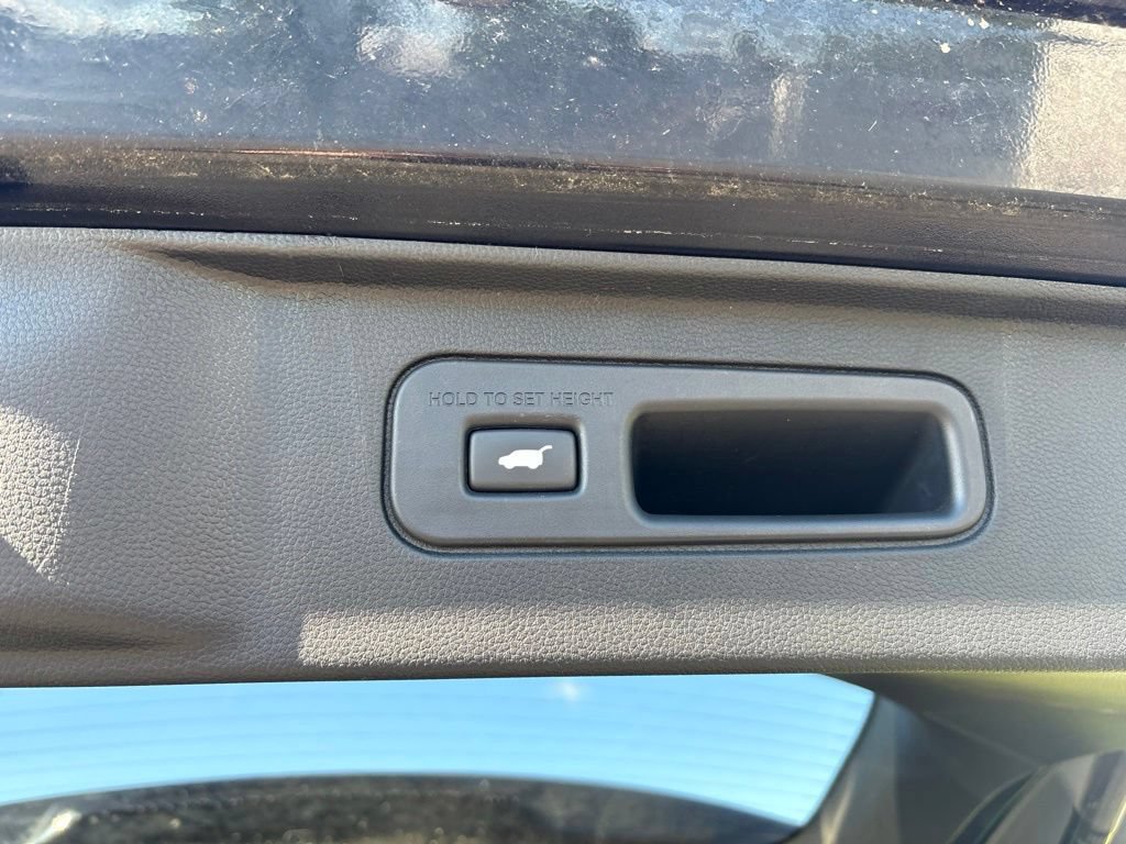Used 2025 Honda Pilot Black Edition image 13
