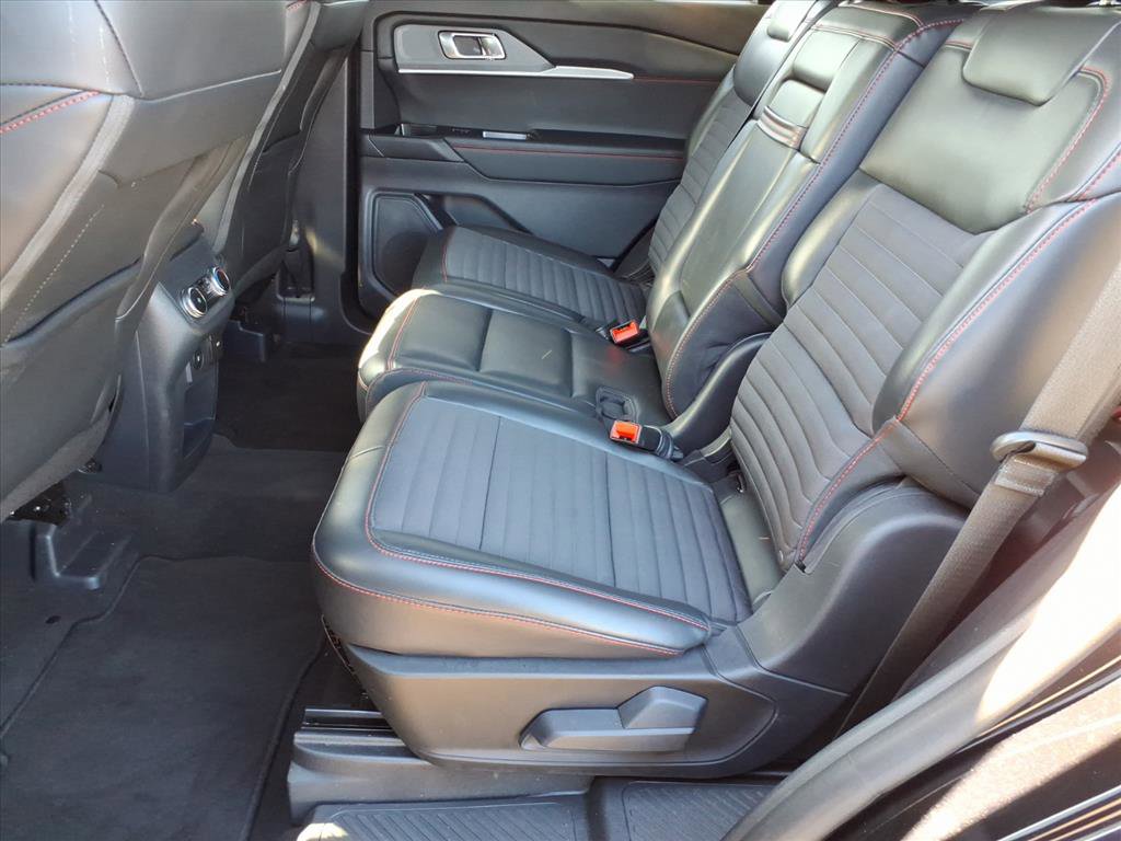 Used 2025 Ford Explorer ST-Line w/ ST-Line Street Pack image 13