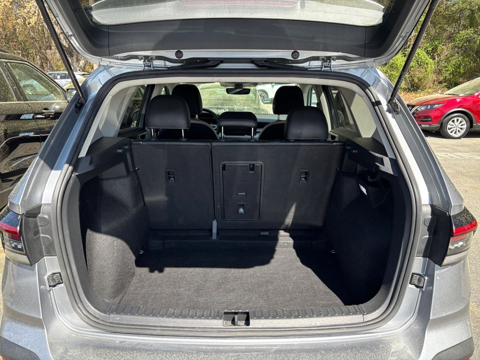 Used 2025 Volkswagen Taos SE image 32