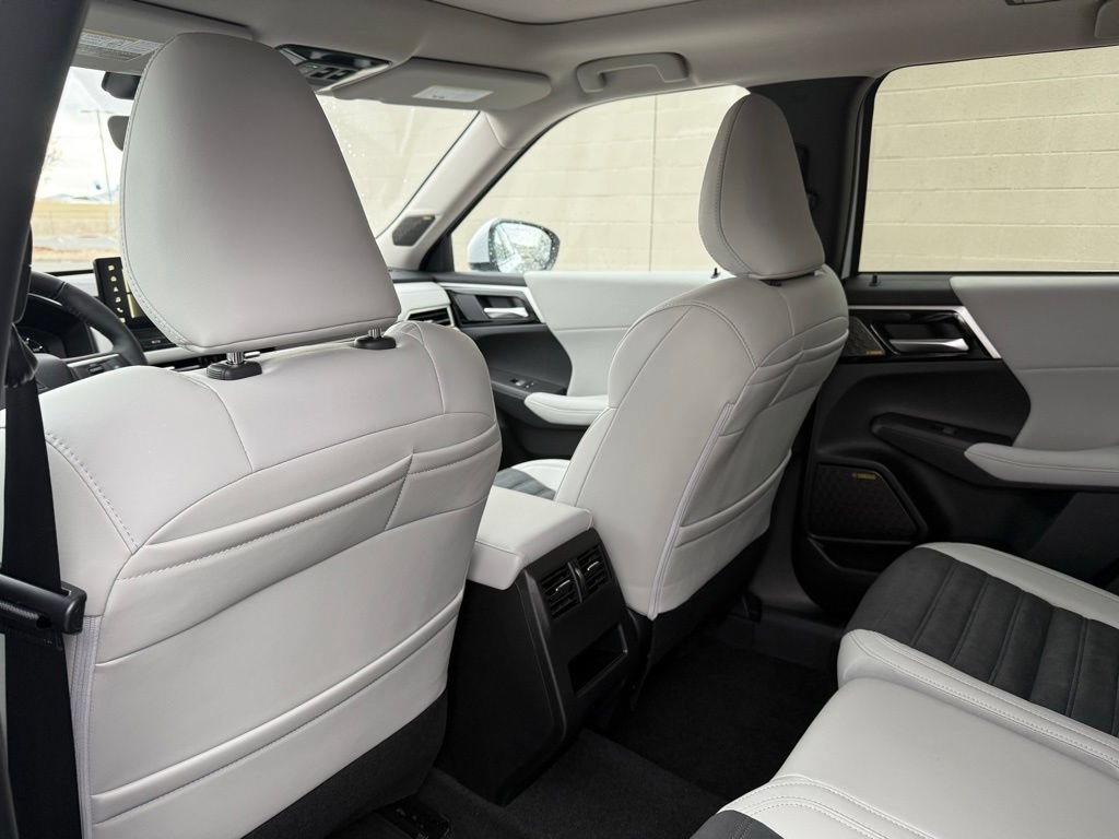 New 2026 Mitsubishi Outlander SE FWD image 24