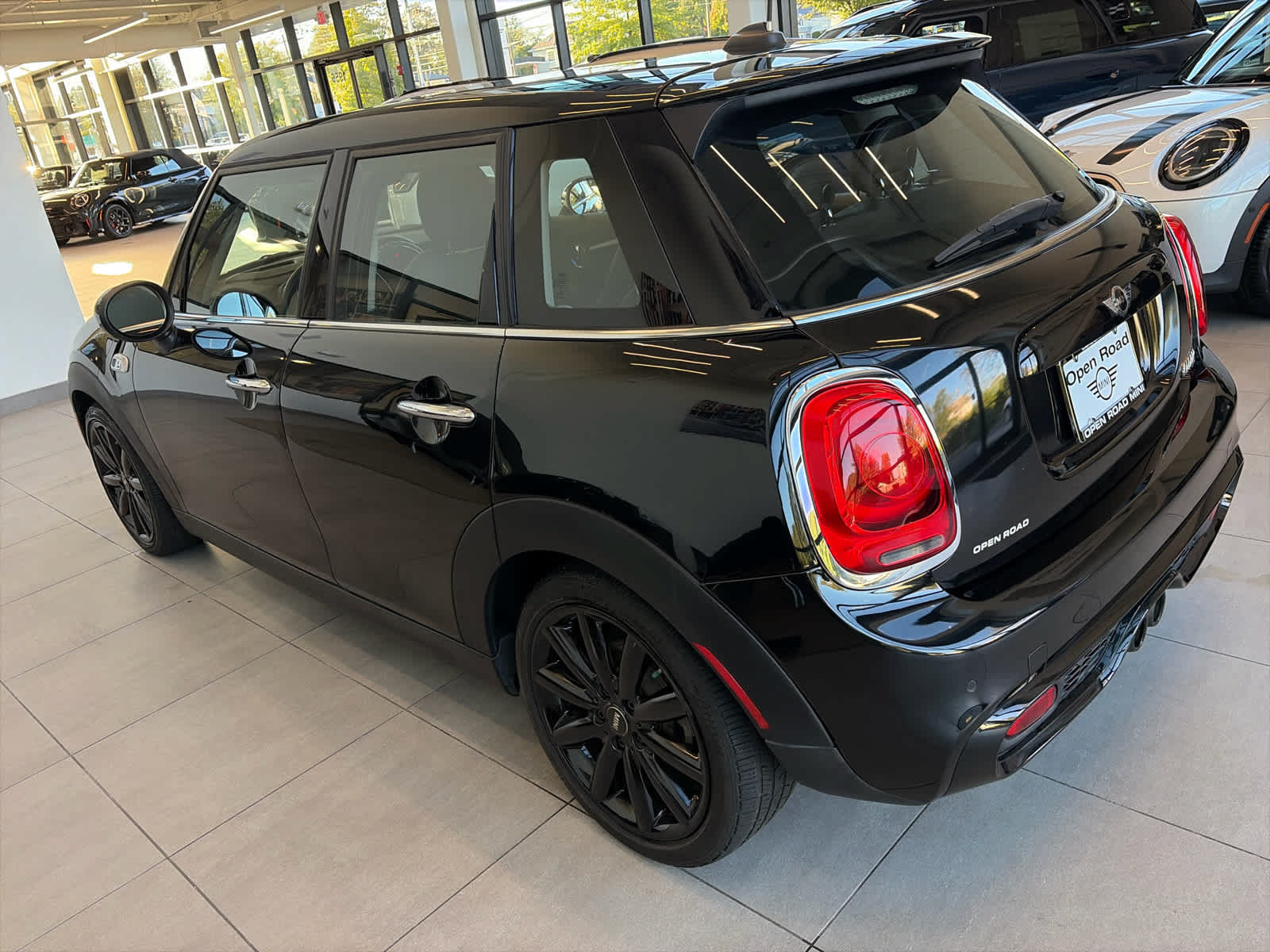 Used 2018 MINI Cooper S FWD image 3