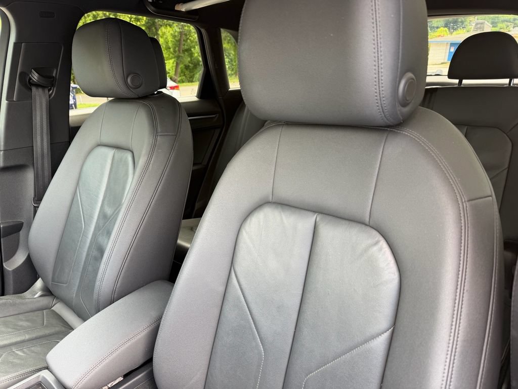 Used 2019 Audi Q3 2.0T Premium w/ Convenience Package AWD/4WD image 13