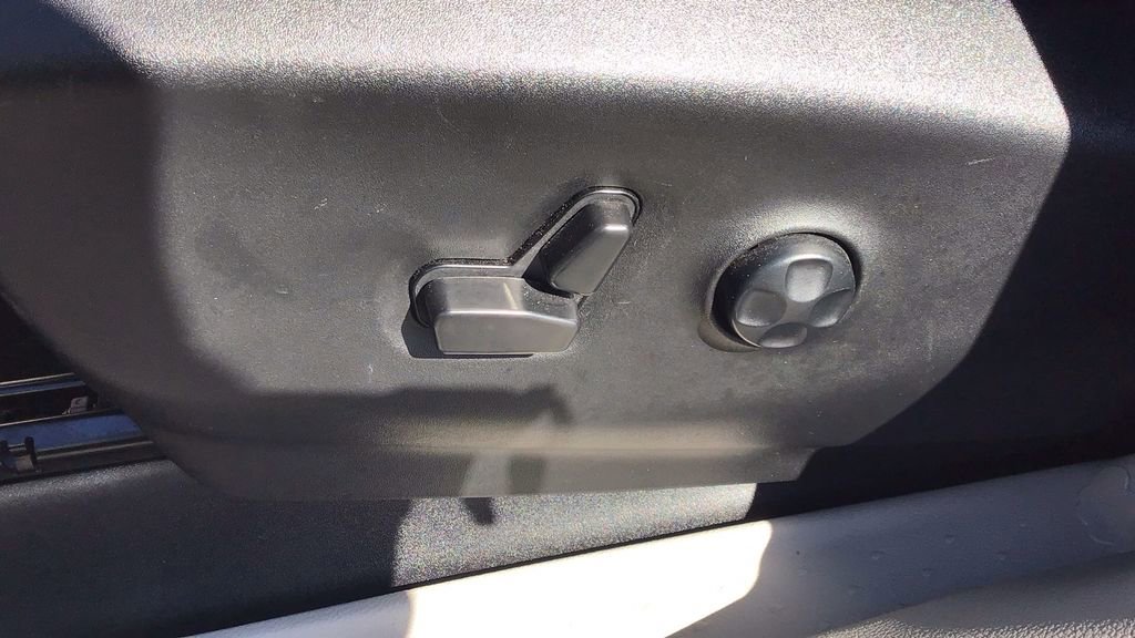 Used 2023 Chrysler Pacifica Limited image 23