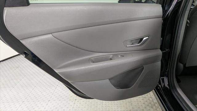 Used 2021 Hyundai Elantra SEL w/ Convenience Package FWD image 12