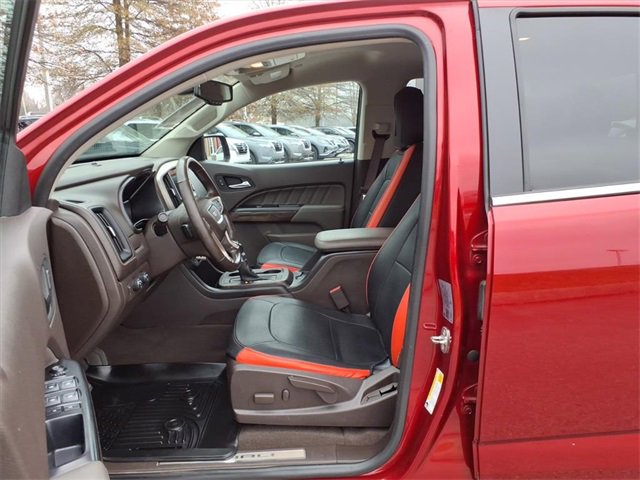 Used 2022 GMC Canyon Denali image 4