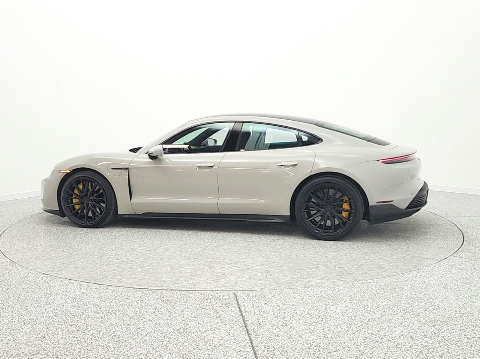 Used 2021 Porsche Taycan image 9