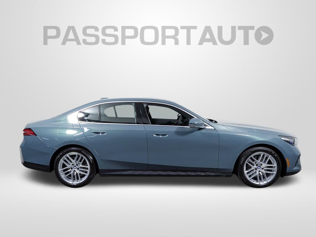 Used 2025 BMW 530i xDrive w/ Premium Package image 8