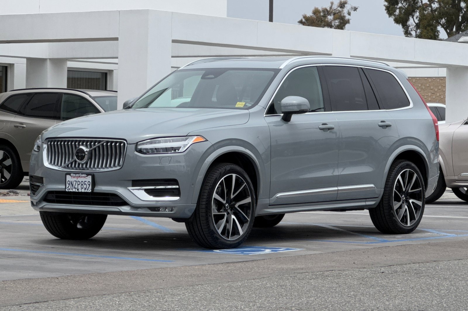 Certified 2025 Volvo XC90 B6 Plus w/ Protection Package Premier image 8