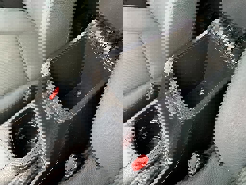 Used 2016 Toyota RAV4 LE image 23