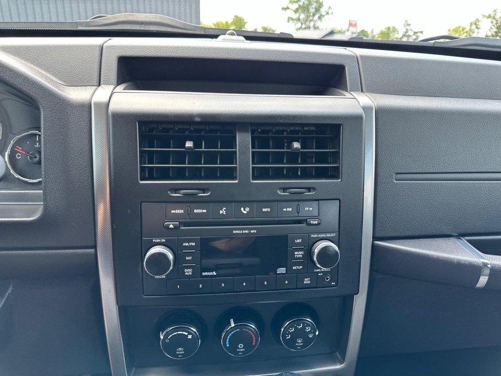 Used 2009 Jeep Liberty Sport image 23
