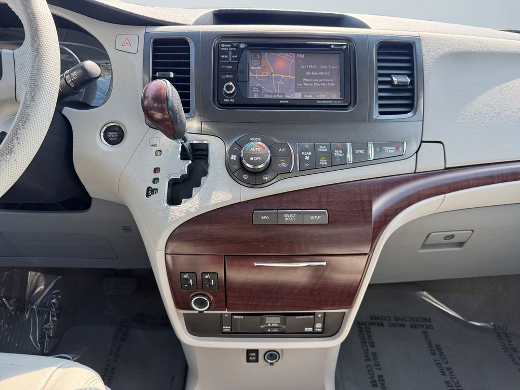 Used 2014 Toyota Sienna XLE w/ Entertainment Package image 11
