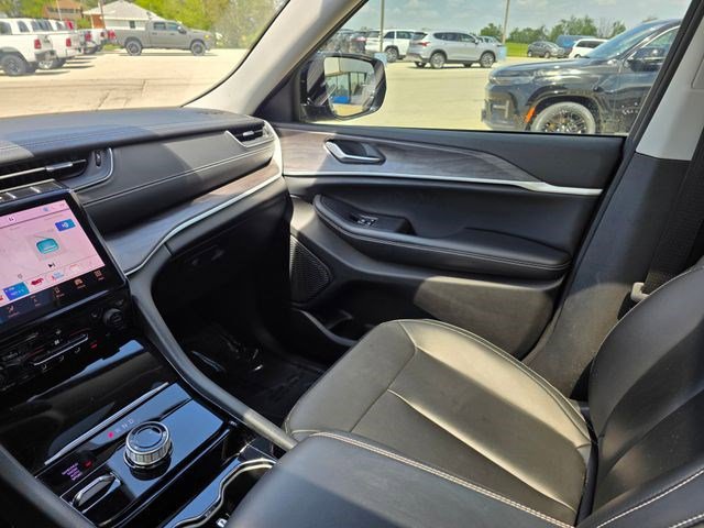 Certified 2023 Jeep Grand Cherokee Limited w/ Trailer Tow Prep Group (B) AWD/4WD image 37