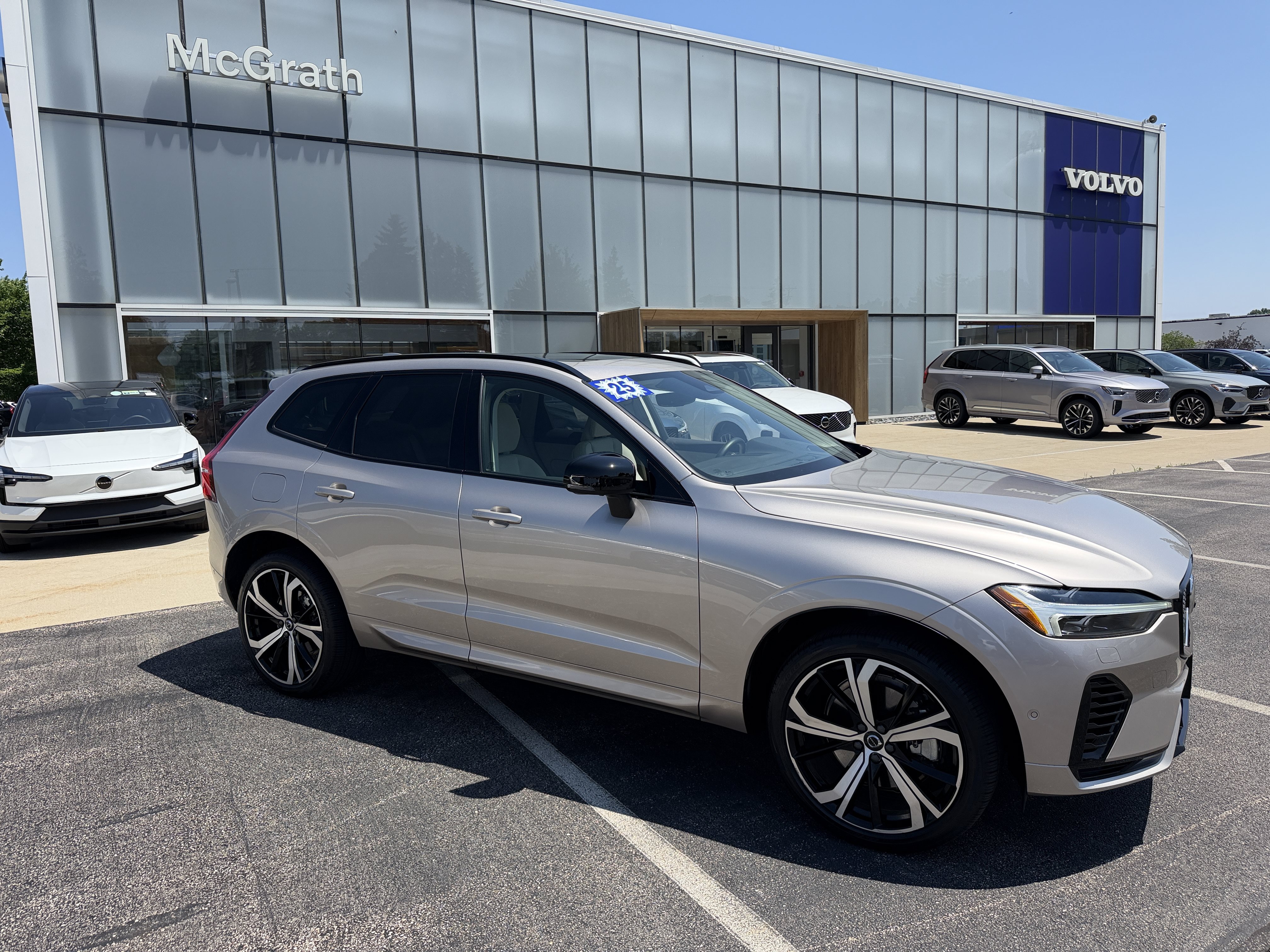 Used 2025 Volvo XC60 T8 Ultra w/ Protection Package Premier AWD/4WD image 3
