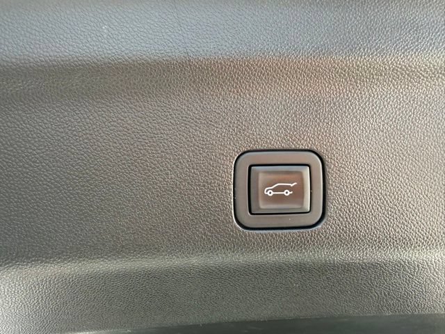 Certified 2024 GMC Yukon XL SLT AWD/4WD image 11