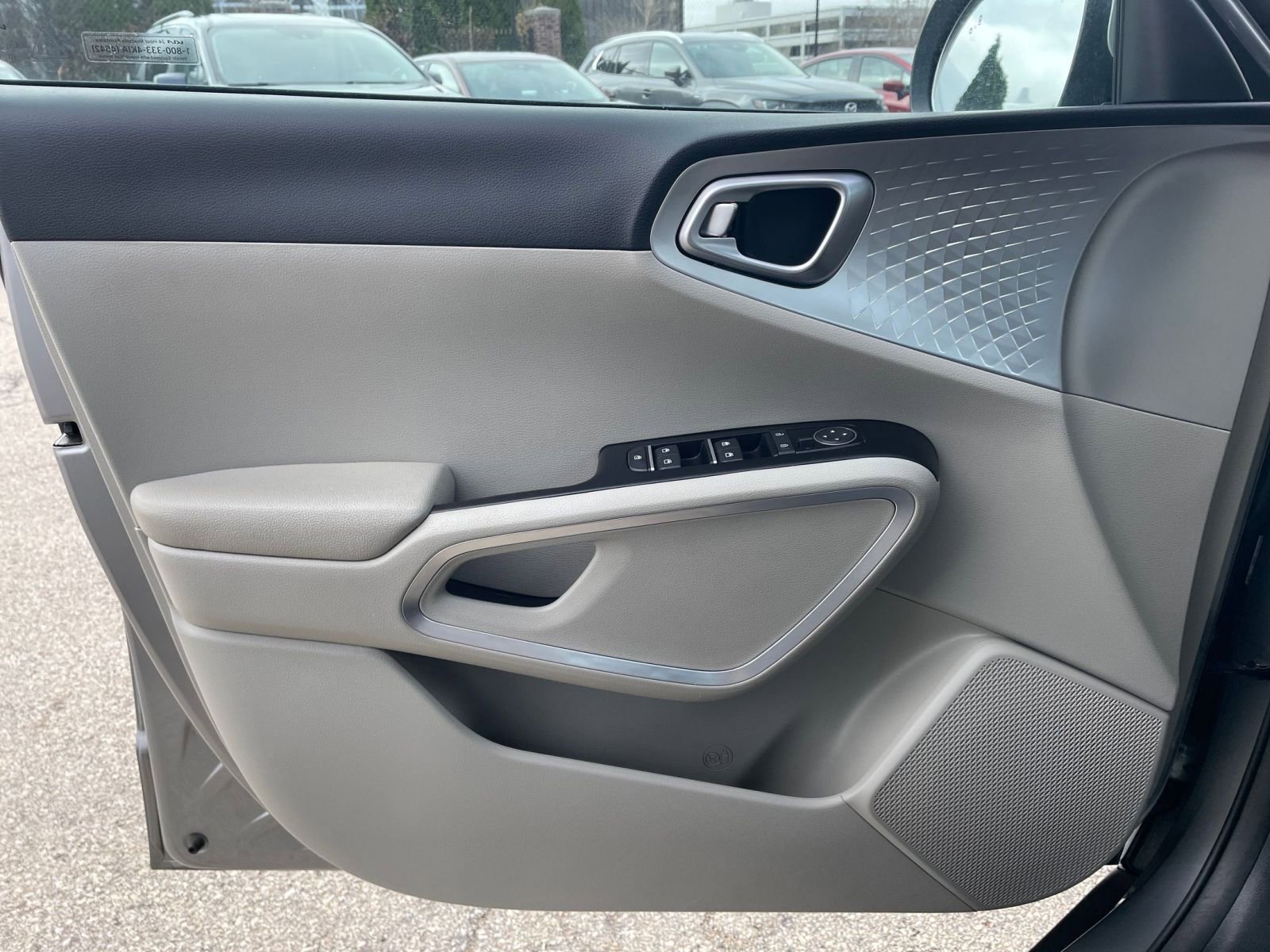 Used 2025 Kia Soul LX w/ LX Technology Package image 18