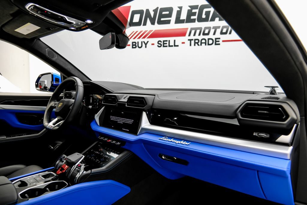 Used 2025 Lamborghini Urus SE AWD/4WD image 16