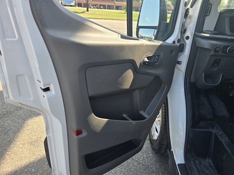 Used 2024 Ford Transit 350 XLT RWD image 7