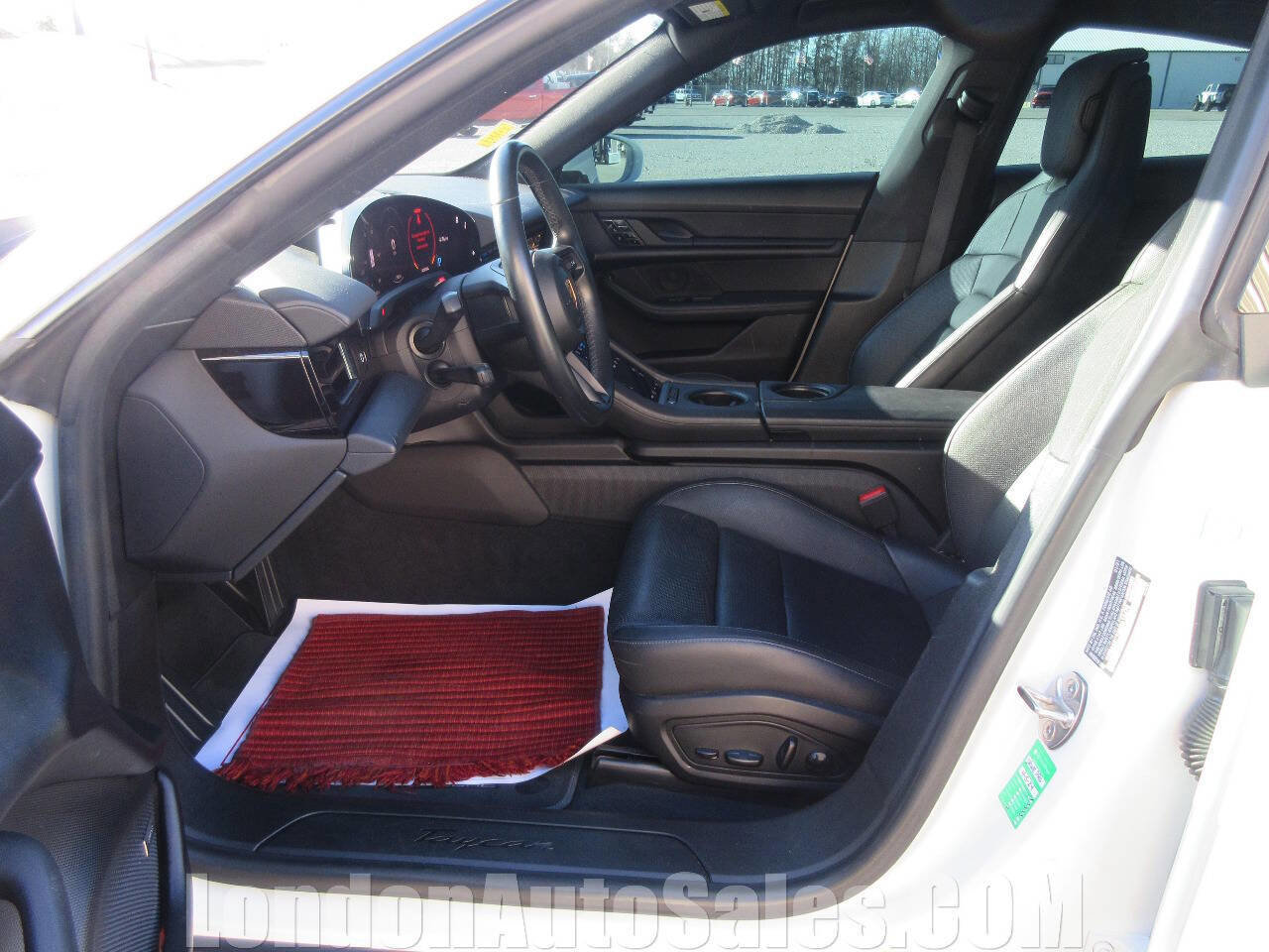 Used 2021 Porsche Taycan image 12