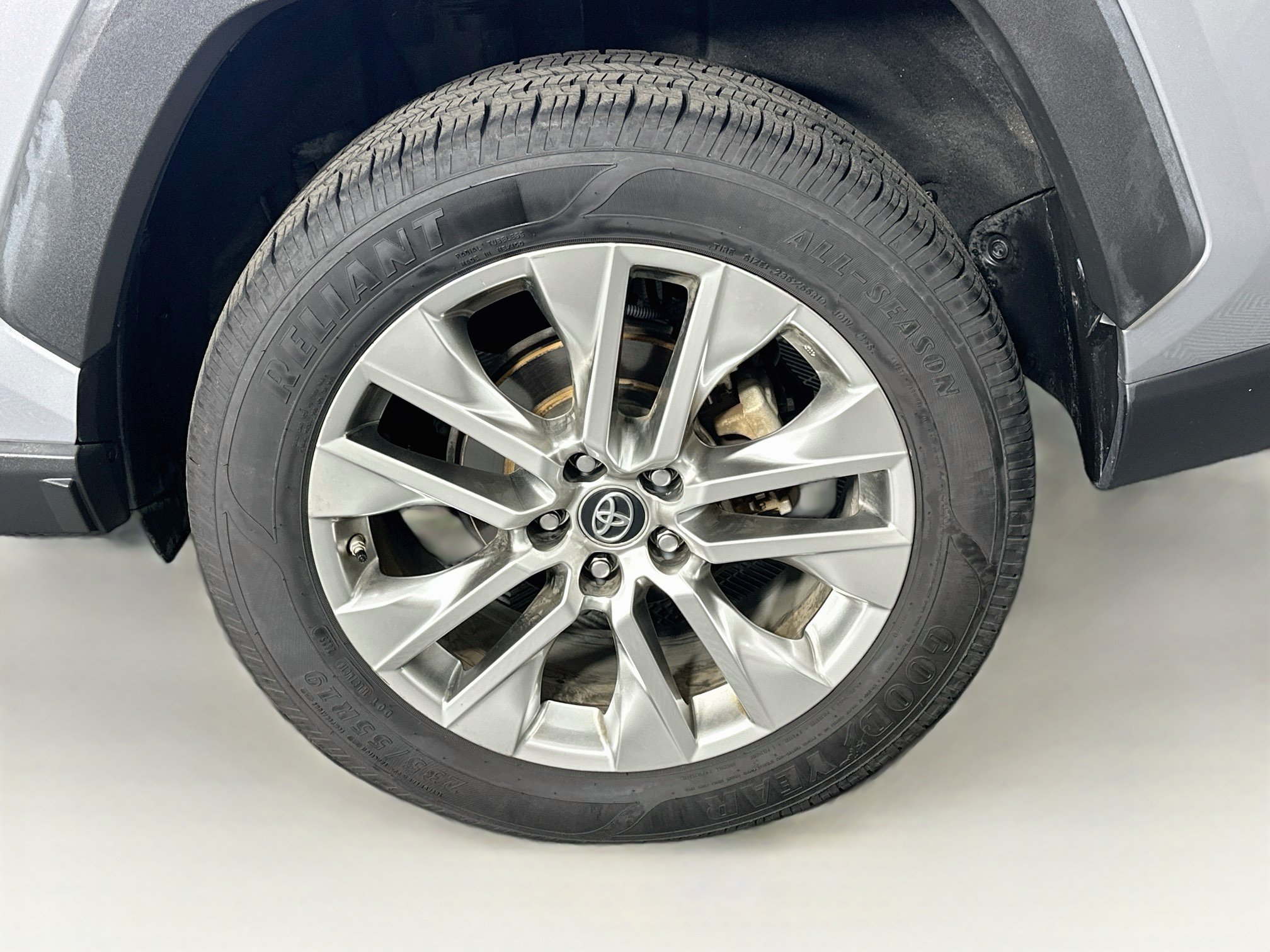 Used 2019 Toyota RAV4 Limited w/ Cold Weather Package FWD image 11